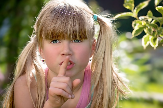 Comment travailler les cosignes chez un enfant autiste ?
